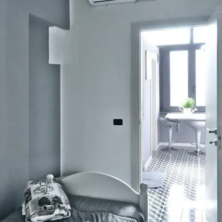 Domus Parthenope Апартаменты *