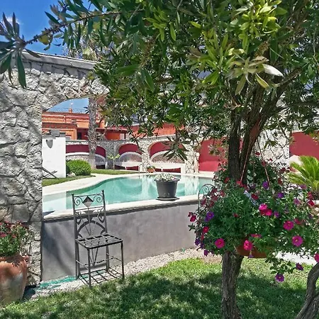Domus Parthenope Apartment
